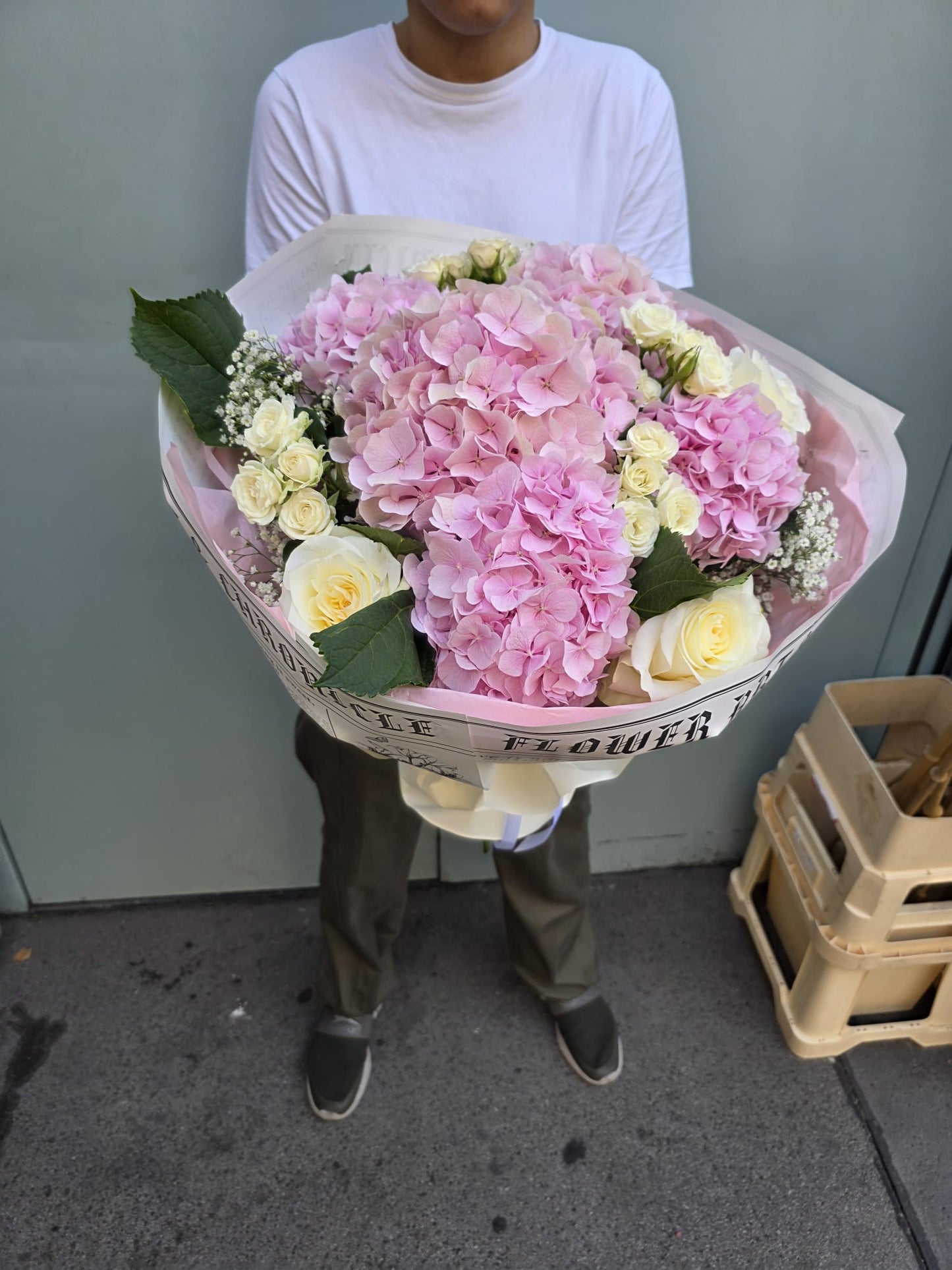 Liebesgruß – Eleganter Blumenstrauß mit Hortensien & Rosen