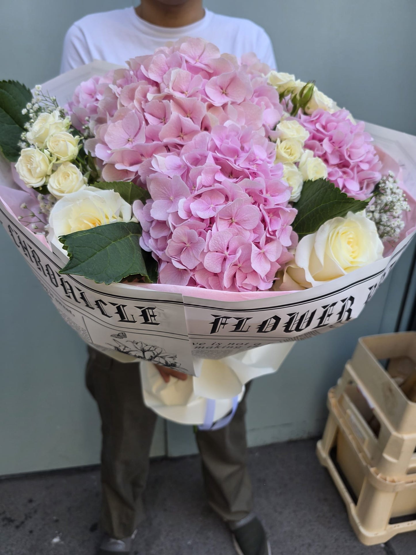 Liebesgruß – Eleganter Blumenstrauß mit Hortensien & Rosen