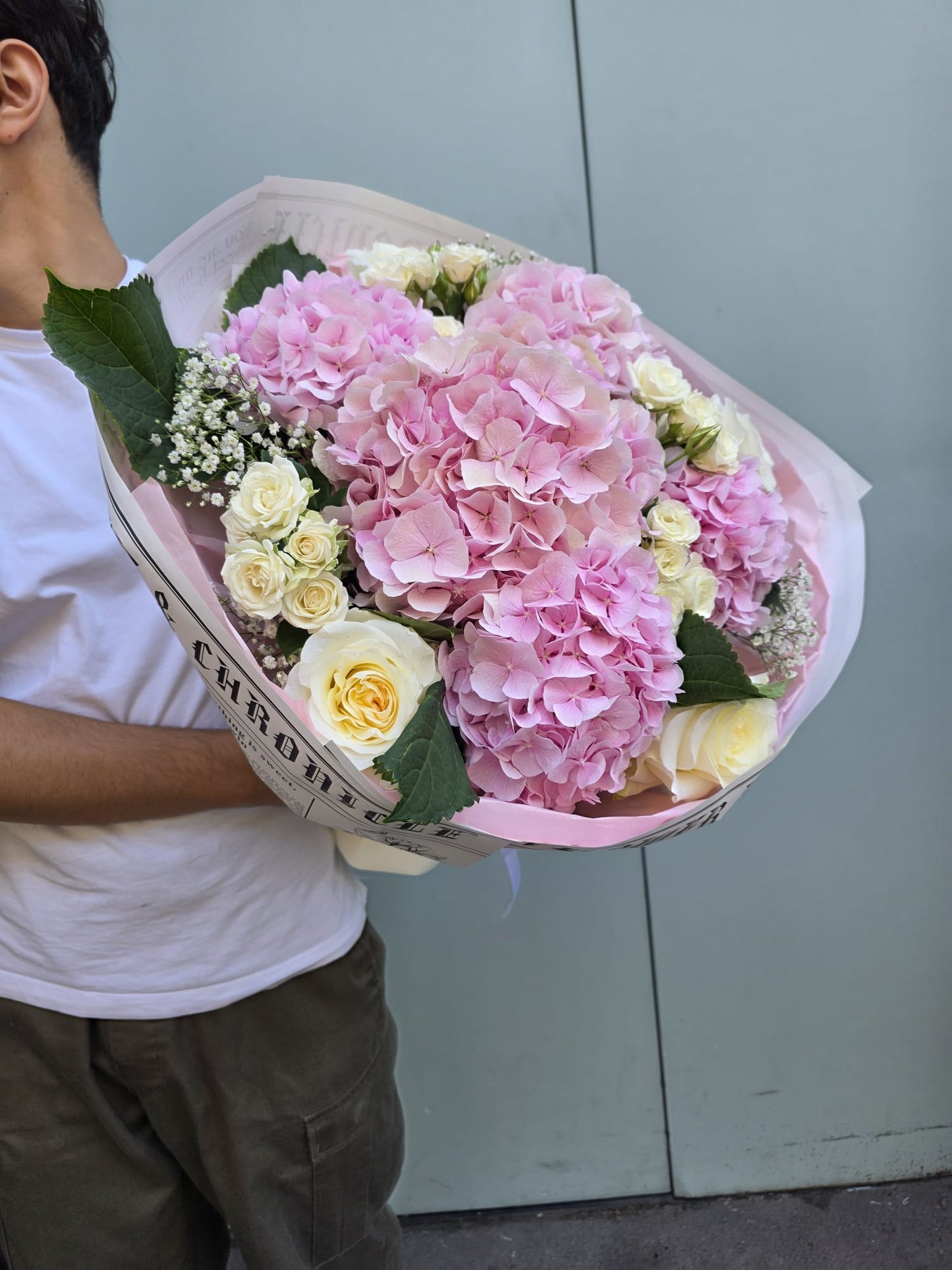 Liebesgruß – Eleganter Blumenstrauß mit Hortensien & Rosen