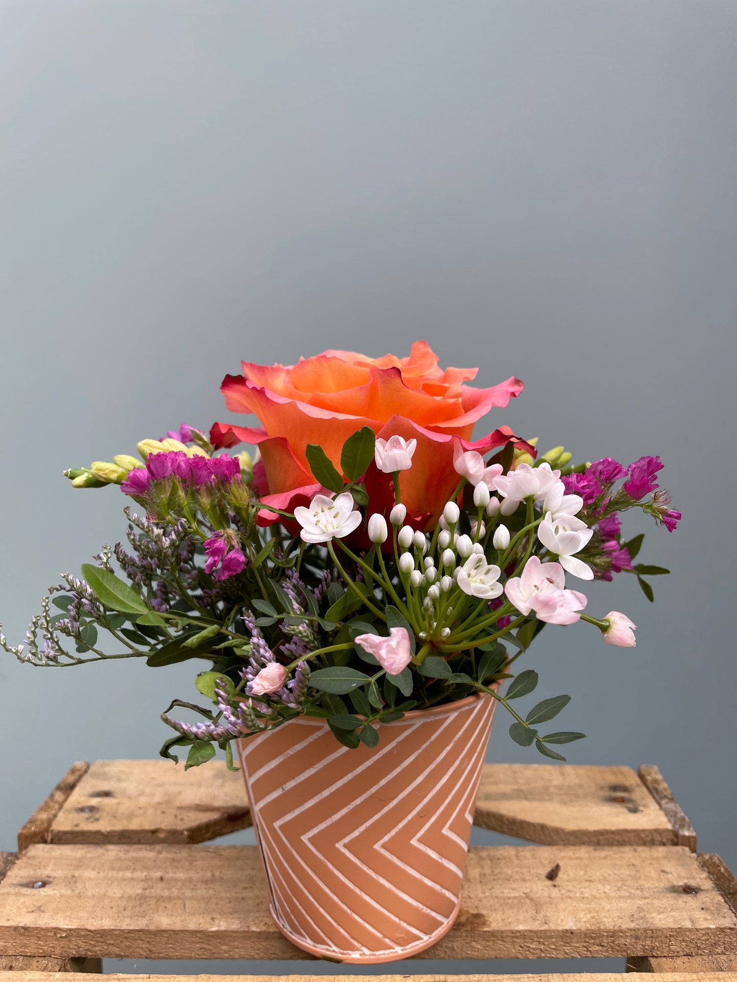 Blumengesteck Orange klein